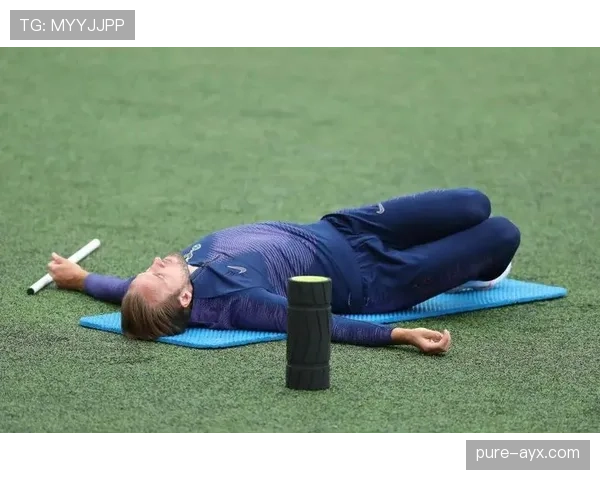 理查利森现身训练场状态佳，备战新赛季蓄势待发